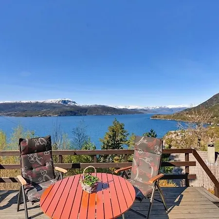 Cozy Cabin, Minimum 5 Nights Holiday home